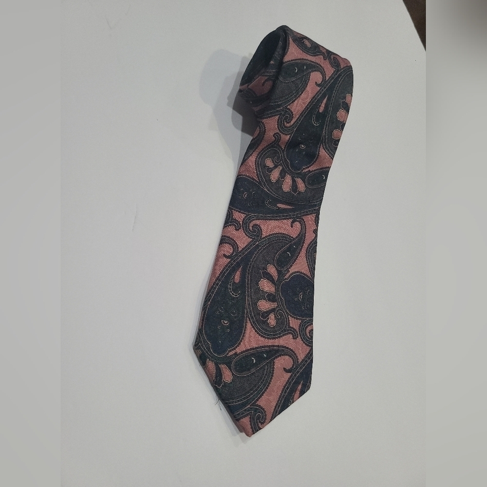 Mark Pendleton Elegant Paisley Men's Tie in Blue and Pink 58 In.